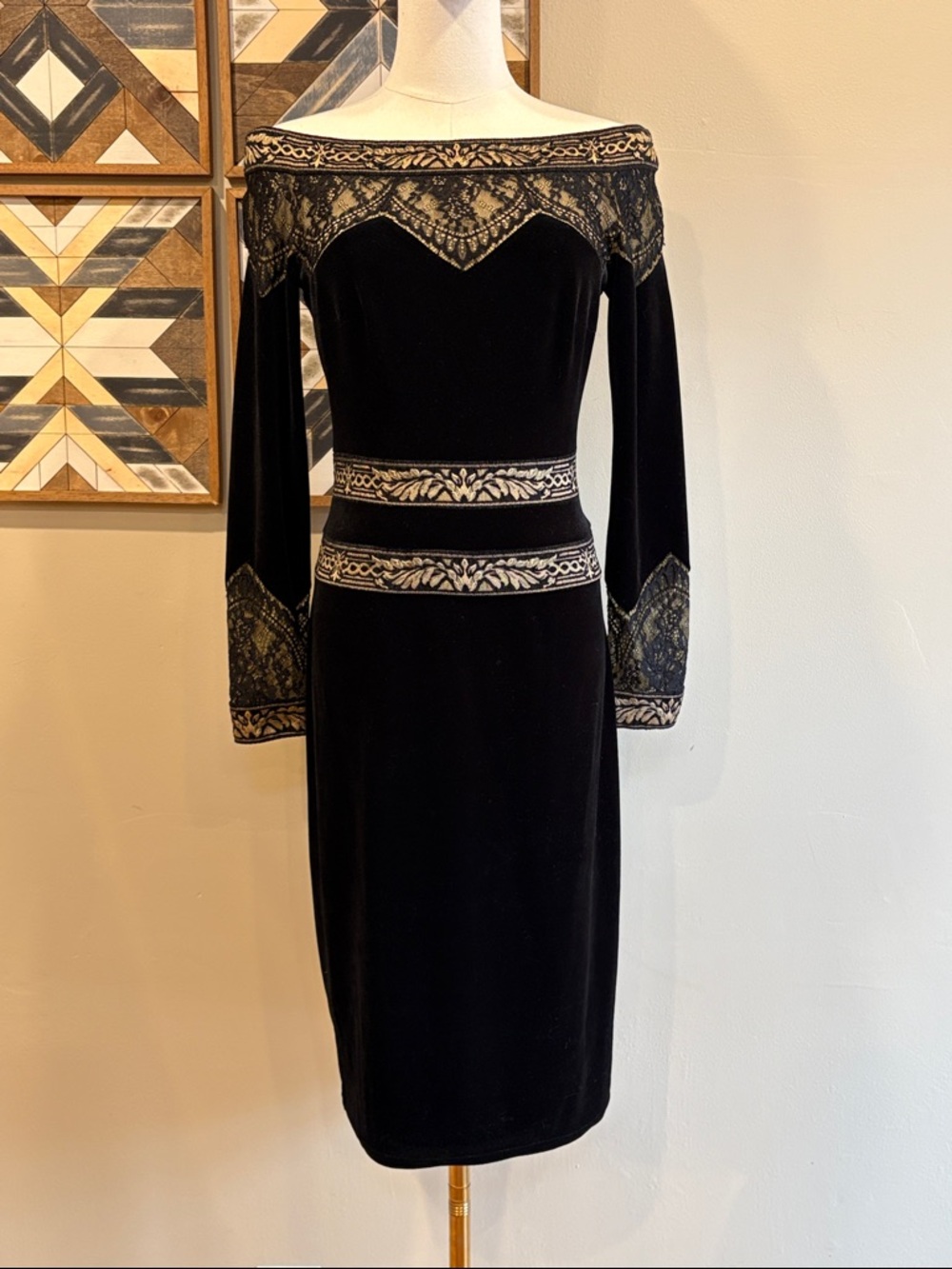 Tadashi Shoji Black Velvet Lace Long Sleeve Off-Shoulder Dress size 0